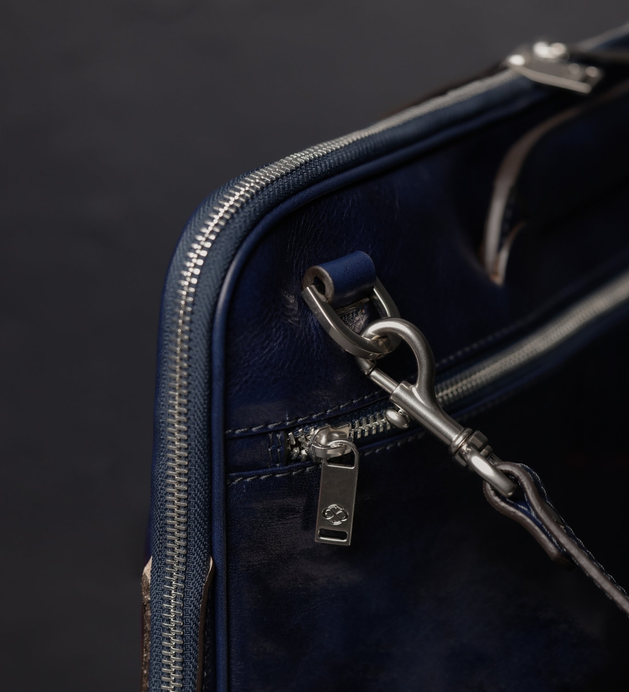 Aktentasche aus vollnarbigem italienischem Leder - Brave New World