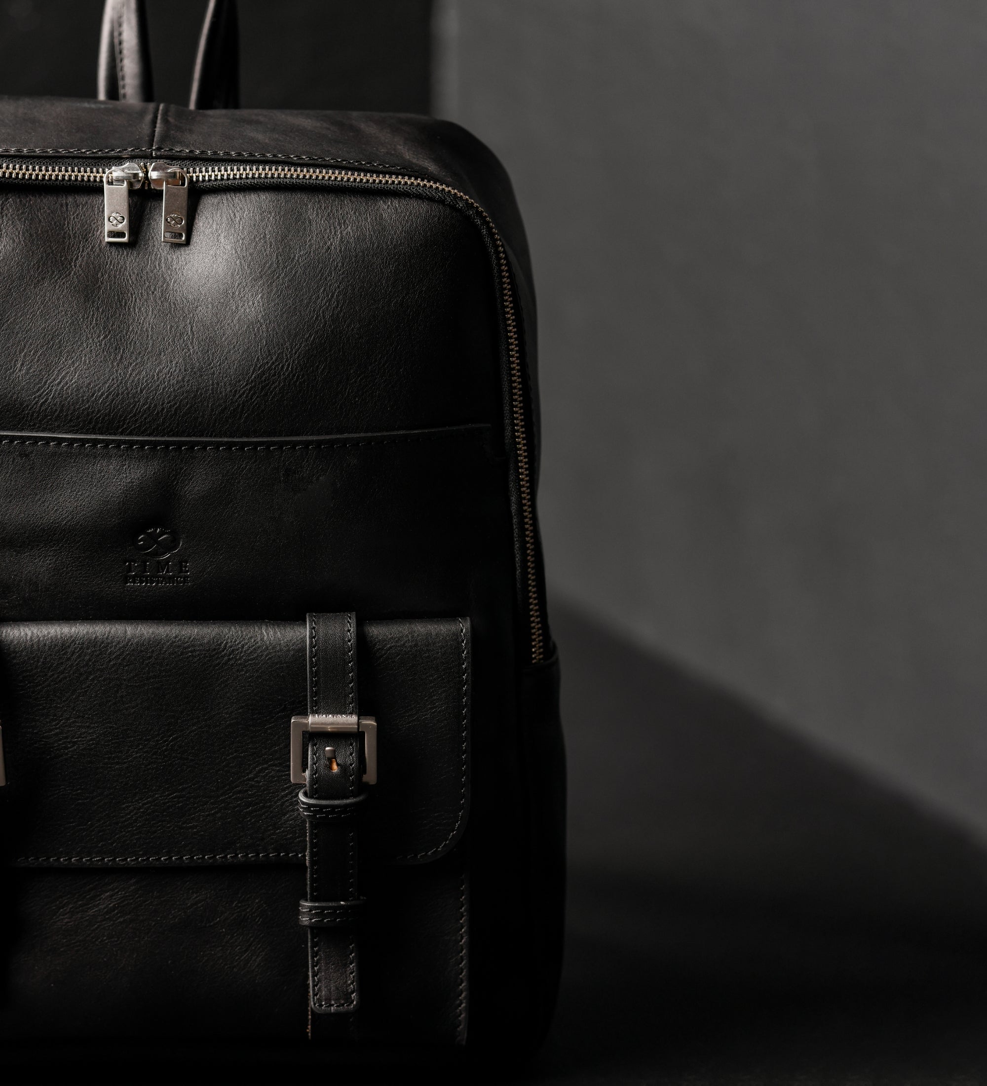 Großer Unisex-Rucksack aus italienischem Vollnarbenleder - The Divine Comedy