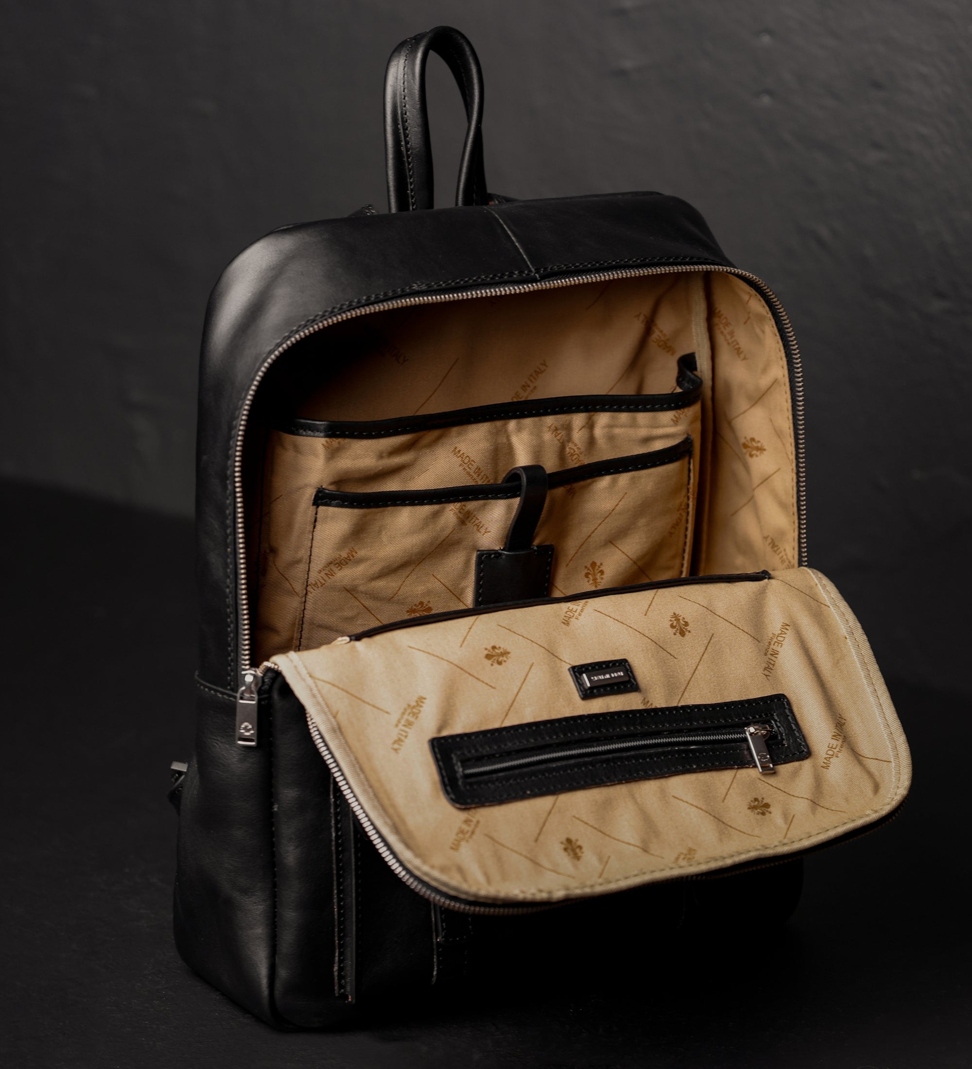 Großer Unisex-Rucksack aus italienischem Vollnarbenleder - The Divine Comedy