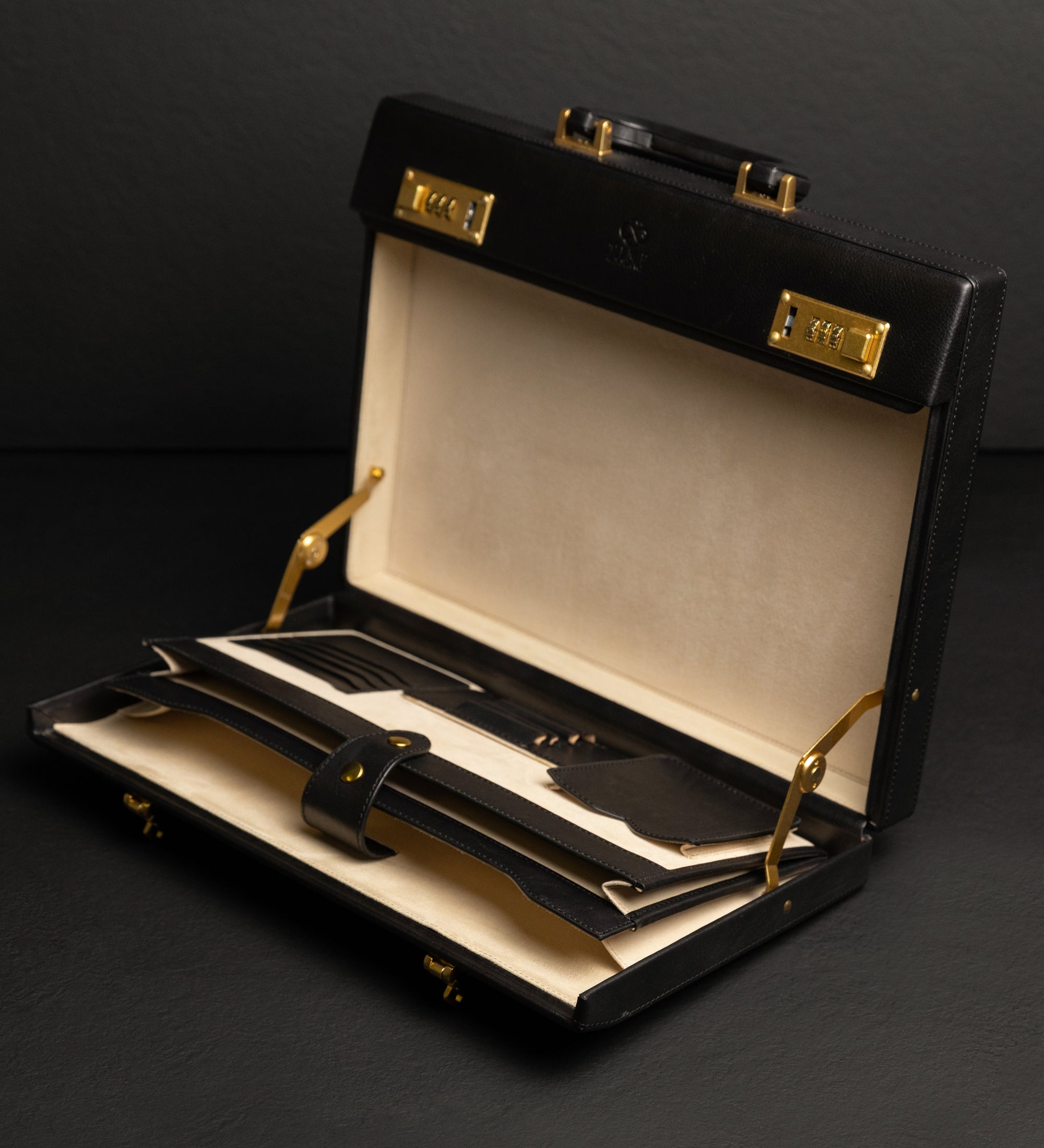 Women's Leather Attaché Case Briefcase - Vendetta