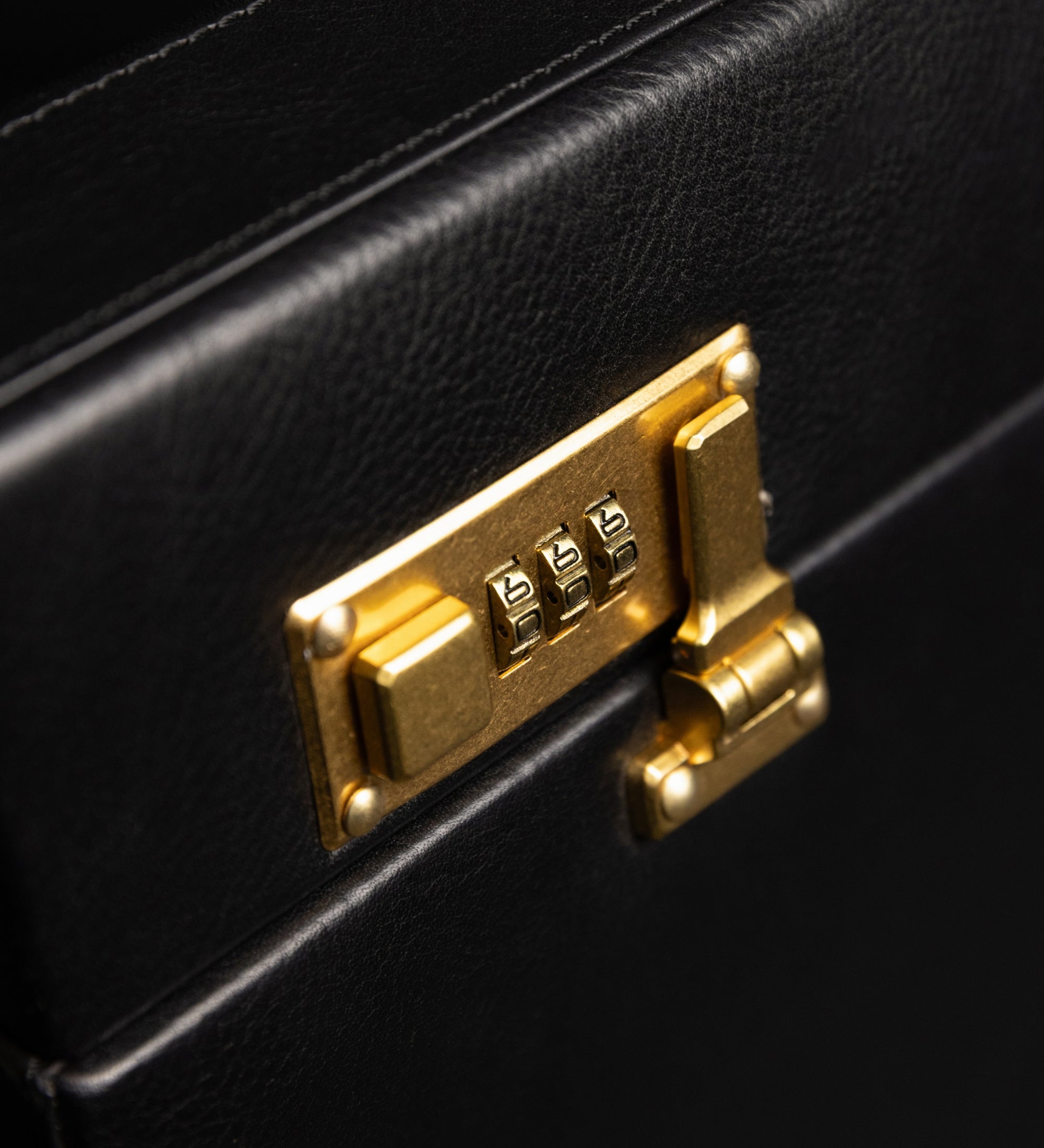 Women's Leather Attaché Case Briefcase - Vendetta