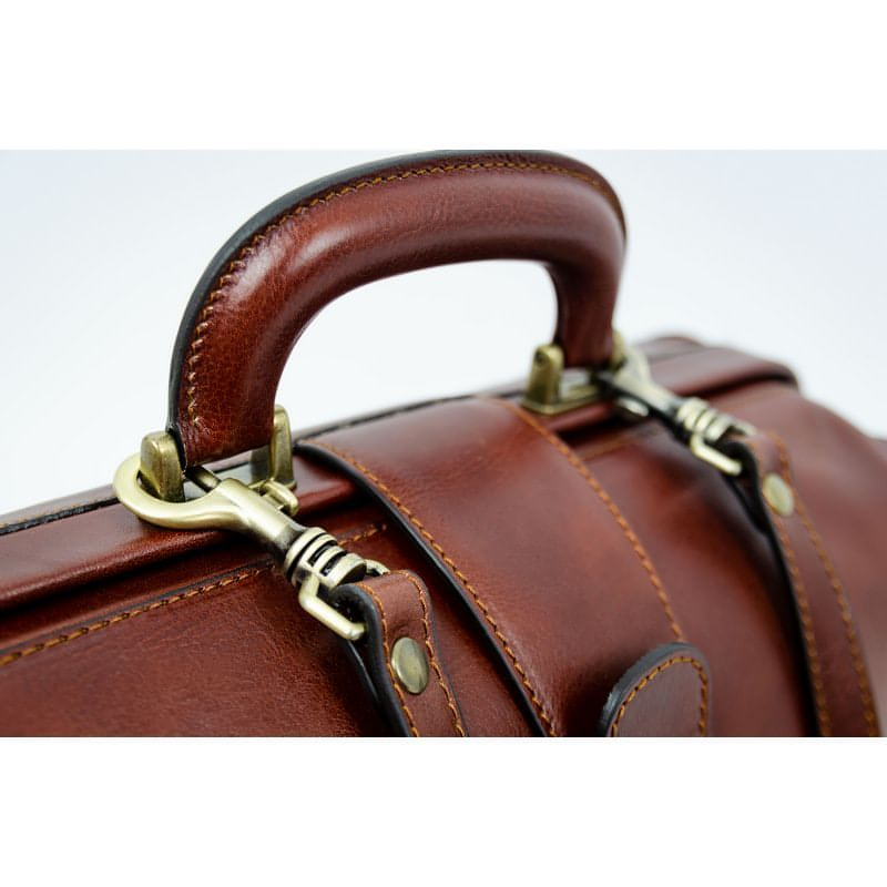 Small Full Grain Italian Leather Doctor Bag - David Copperfield Time Resistance