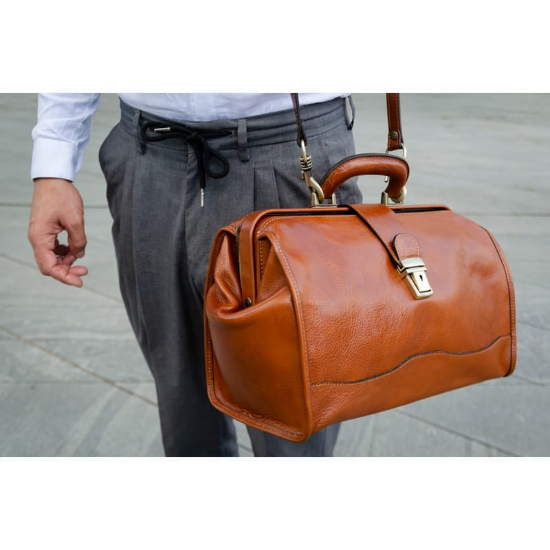 Small Full Grain Italian Leather Doctor Bag - David Copperfield Time Resistance