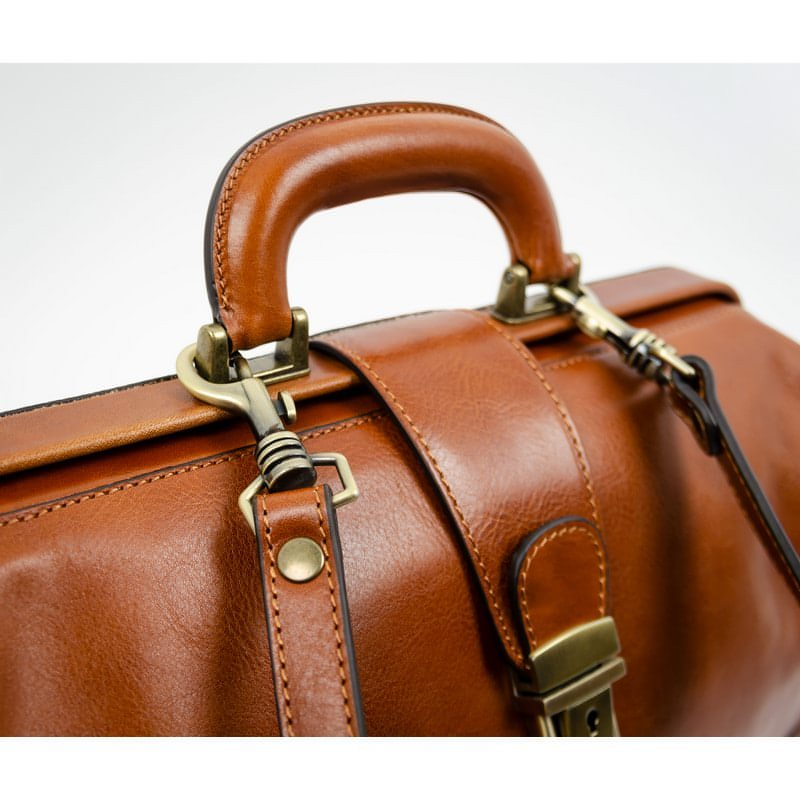 Small Full Grain Italian Leather Doctor Bag - David Copperfield Time Resistance